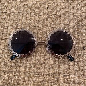 Round lace detailing sunglasses